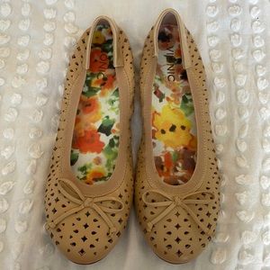 Vionic nude flats size 9.5